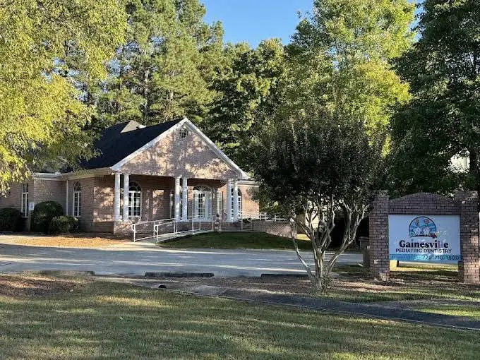 Gainesville Pediatric Dentistry - Professional dental clinic exterior with modern facilities