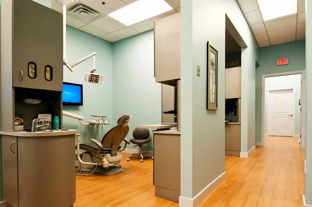 Smiles of Carpentersville - Professional dental clinic exterior with modern facilities