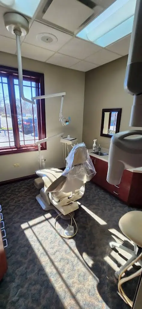 Malinowski & Sefcik, D.D.S. - Professional dental clinic exterior with modern facilities