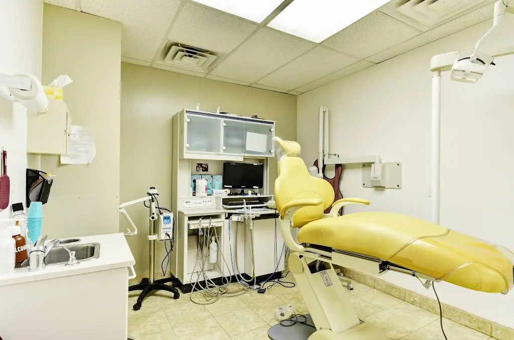 Advanced Family Dental & Orthodontics - Professional dental clinic exterior with modern facilities
