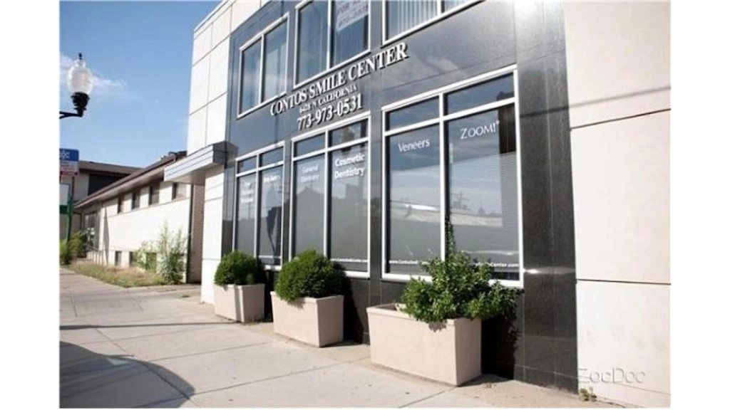 Contos Smile Center - Professional dental clinic exterior with modern facilities
