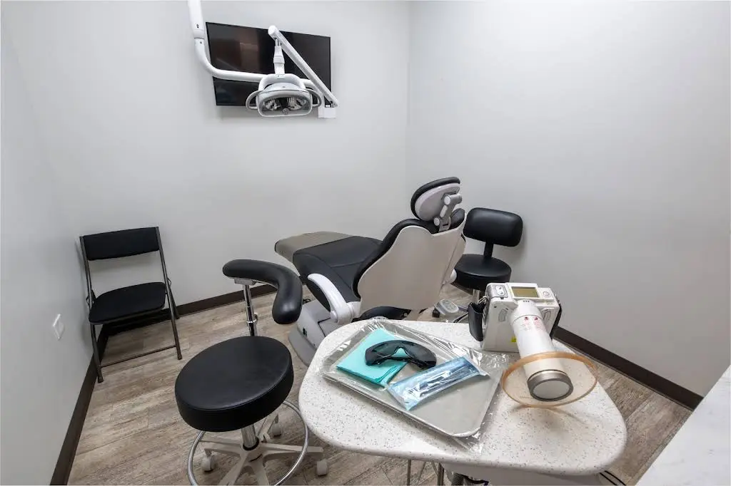 Skyline Smiles of Bucktown - Professional dental clinic exterior with modern facilities