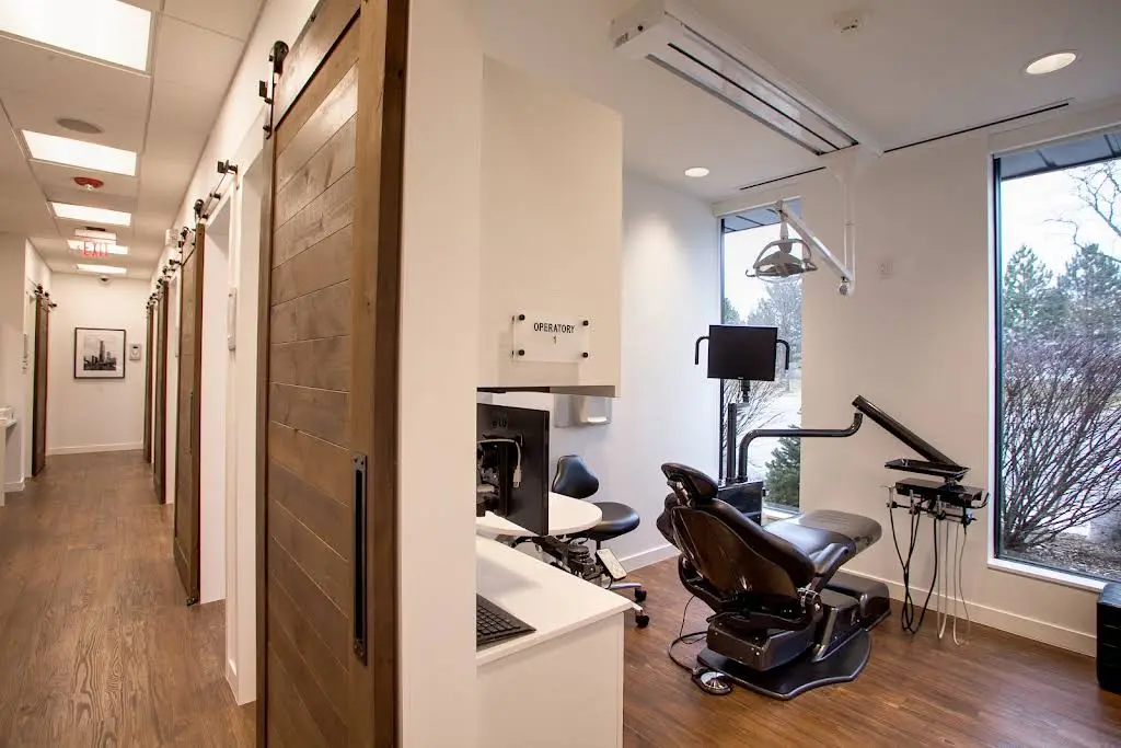 Family Dental of Glenview - Professional dental clinic exterior with modern facilities