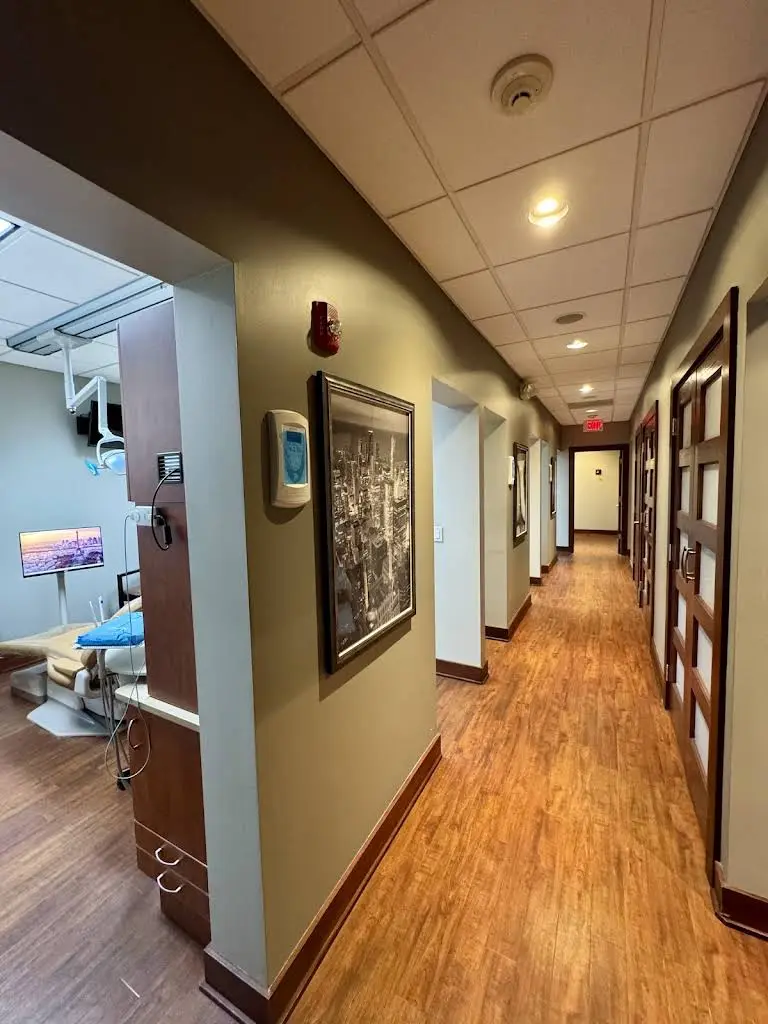 Best Endodontics of Glenview - Professional dental clinic exterior with modern facilities