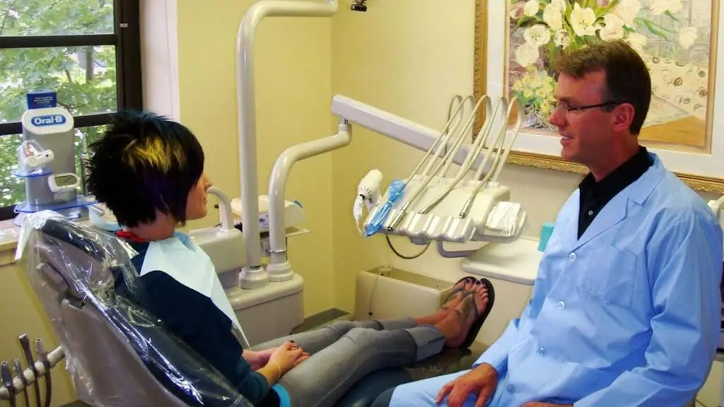 Ralph Shepstone, DDS - Professional dental clinic exterior with modern facilities