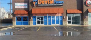 Dental Town-Little Village