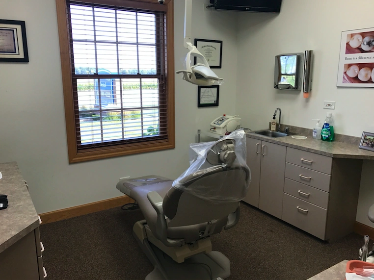 Kendall Pointe Dental - Professional dental clinic exterior with modern facilities