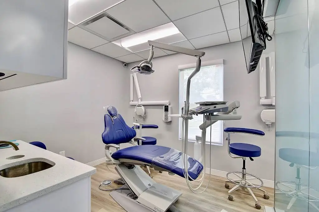 SmileHQ - Professional dental clinic exterior with modern facilities