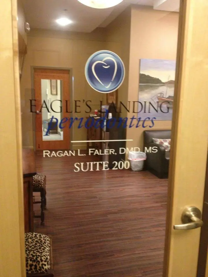 Eagle's Landing Periodontics - Professional dental clinic exterior with modern facilities