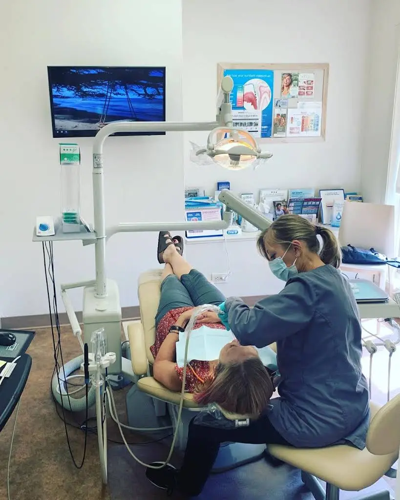 Algonquin Dental Associates - Professional dental clinic exterior with modern facilities