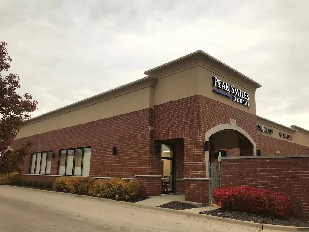 Peak Smiles Dental - Professional dental clinic exterior with modern facilities