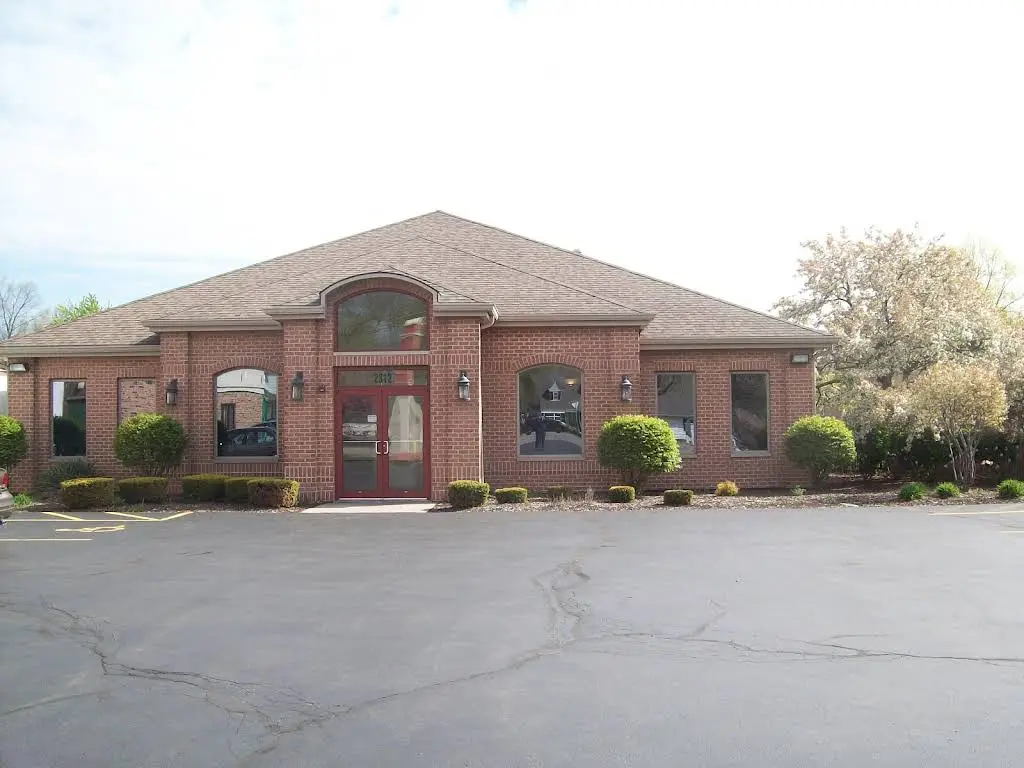 Soltani Periodontics & Implant Dentistry - Professional dental clinic exterior with modern facilities