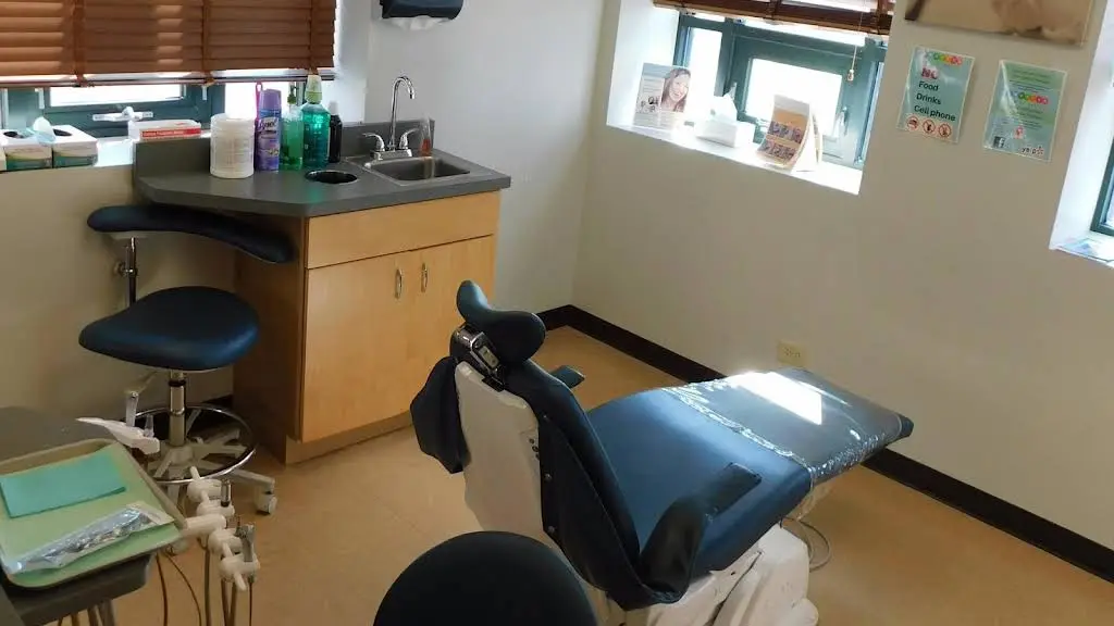 Sonrisa Family Dental - Professional dental clinic exterior with modern facilities