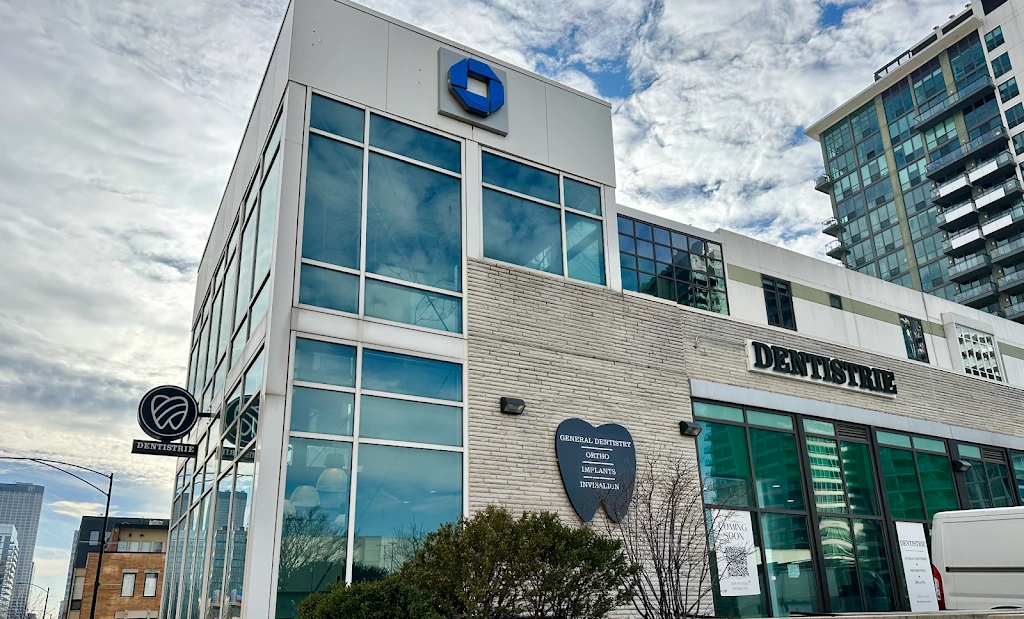 Dentistrie West Loop - Professional dental clinic exterior with modern facilities