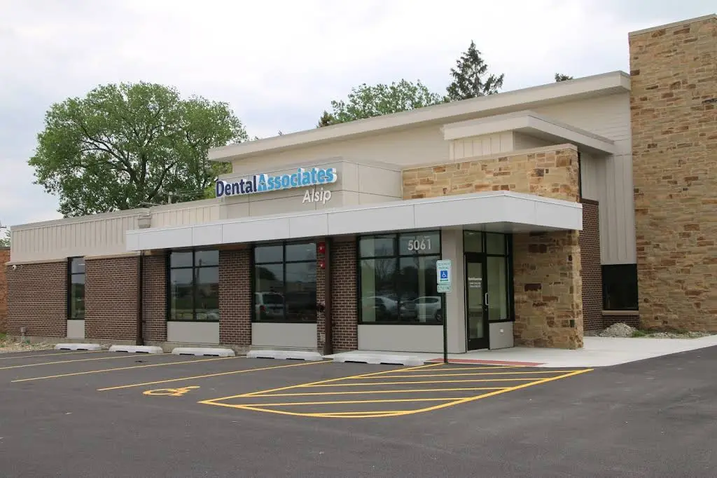 Dental Associates Alsip - Professional dental clinic exterior with modern facilities