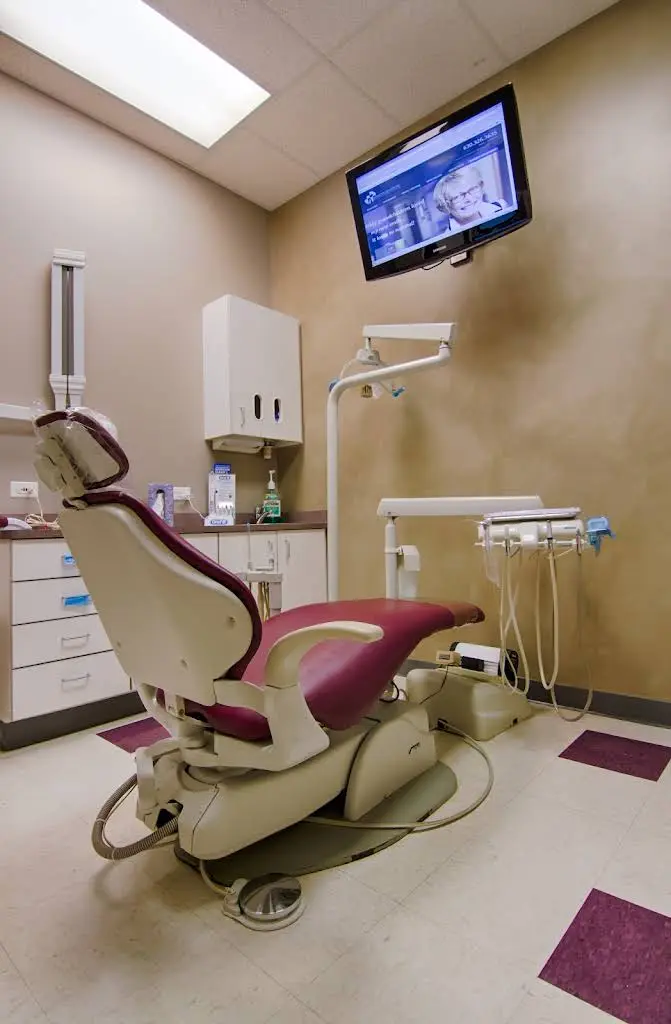 Khanna Dentistry of Geneva - Professional dental clinic exterior with modern facilities