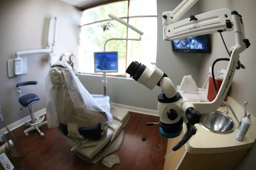 Naperfield Endodontics - Professional dental clinic exterior with modern facilities