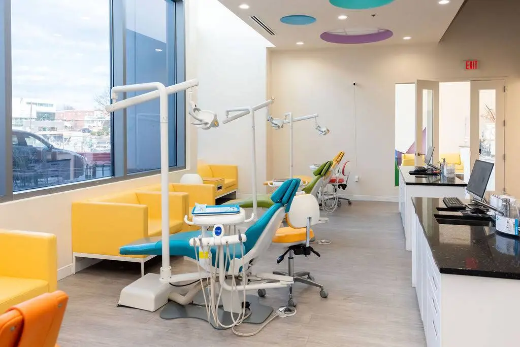 ShiningStars Pediatric Dentistry - Professional dental clinic exterior with modern facilities