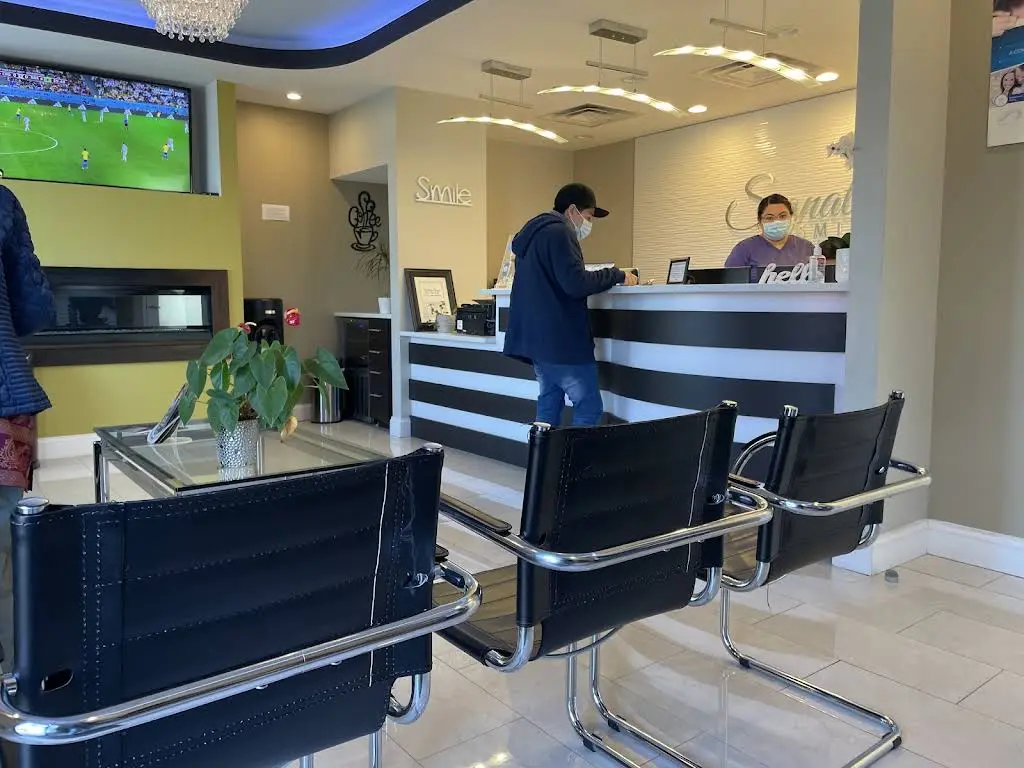 Signature Smiles Dentistry / Dr. Pariana Tung, DDS - Professional dental clinic exterior with modern facilities
