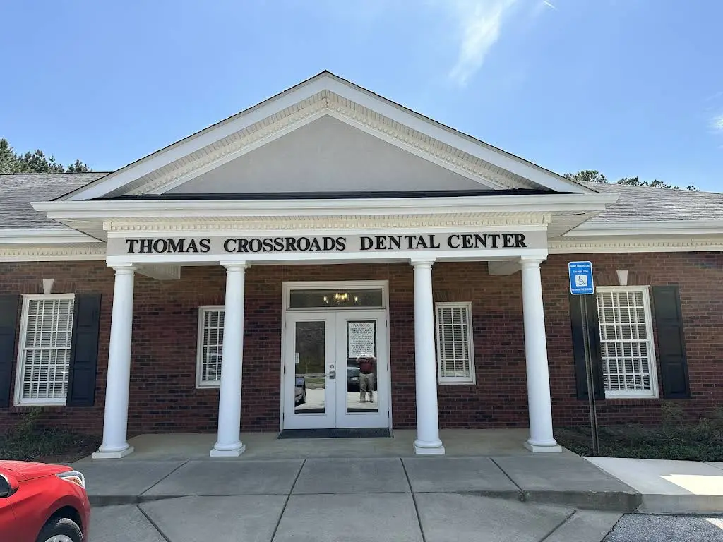 Thomas Crossroads Dental Center: Frank Huff Jr., DMD & Bryan Scalf, DDS - Professional dental clinic exterior with modern facilities