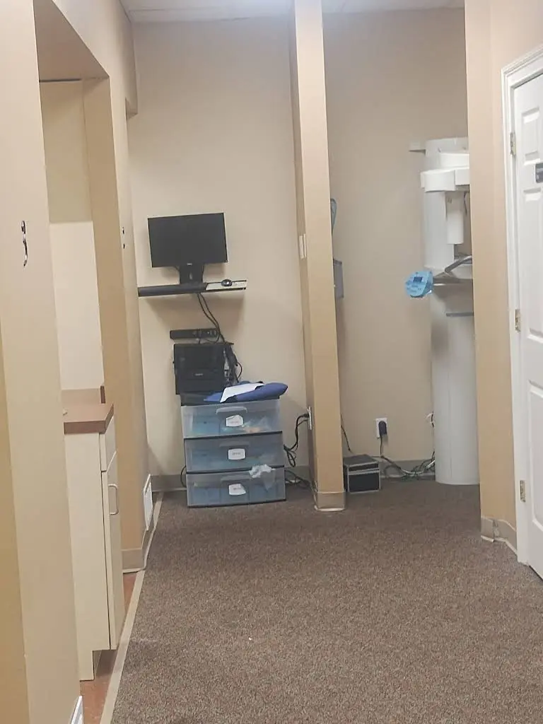Emergency Dentist Newnan - Professional dental clinic exterior with modern facilities