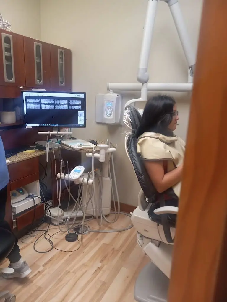 Midwest Dental - Lake In the Hills - Professional dental clinic exterior with modern facilities