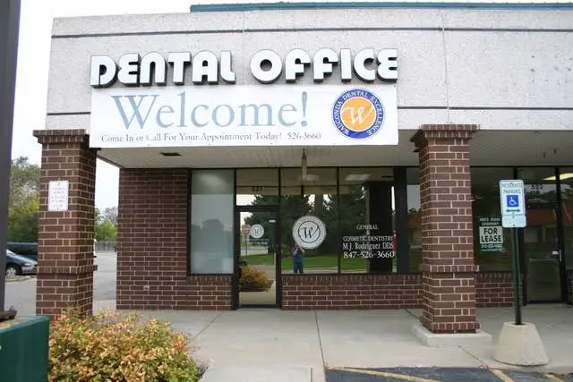 Wauconda Dental Excellence - Professional dental clinic exterior with modern facilities