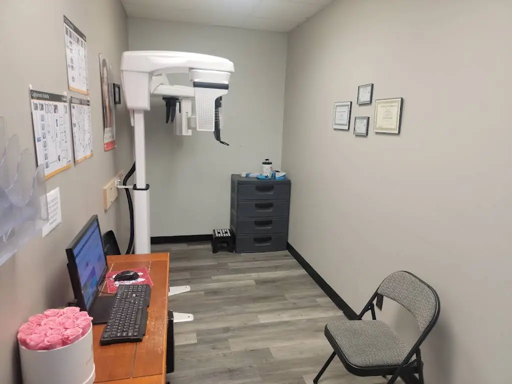 Everyone's Family Dental - Dixon - Professional dental clinic exterior with modern facilities