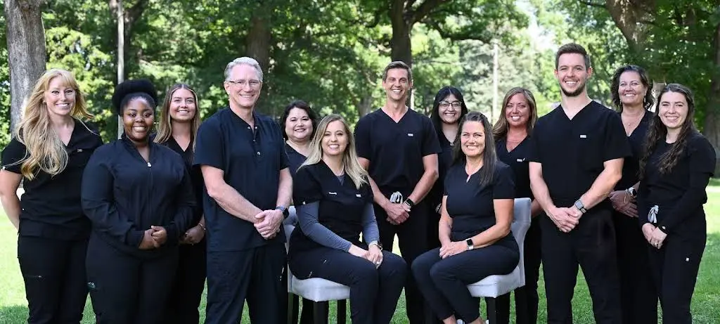 Illini Dental Associates - Professional dental clinic exterior with modern facilities