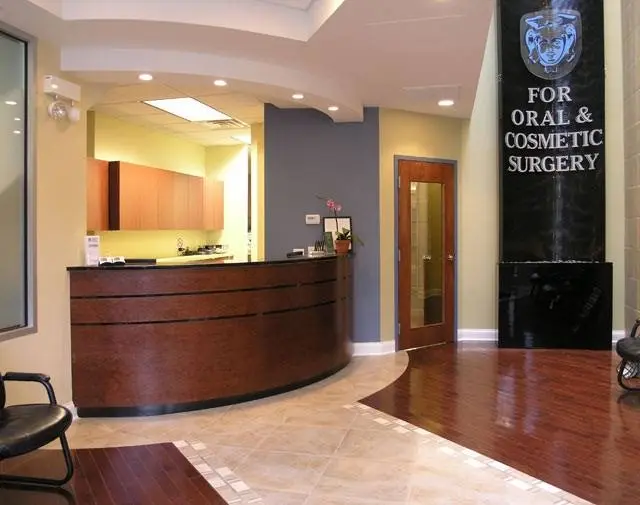 Lincoln Park Institute - Professional dental clinic exterior with modern facilities