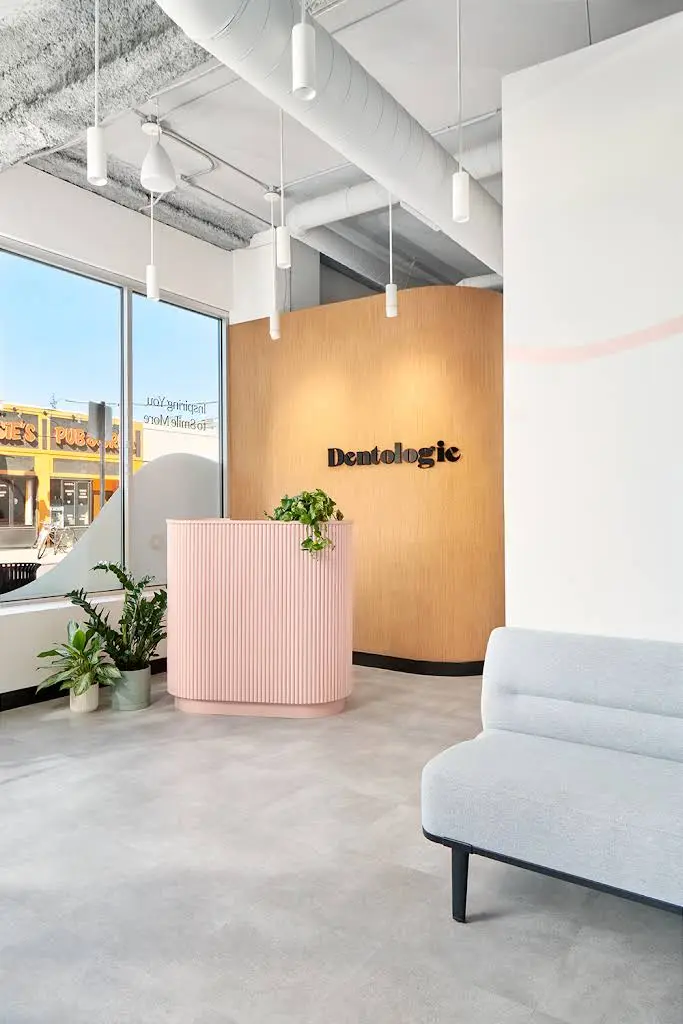 Dentologie - Belmont - Professional dental clinic exterior with modern facilities