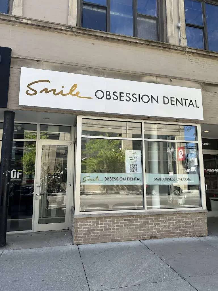 Smile Obsession Lakeview - Professional dental clinic exterior with modern facilities