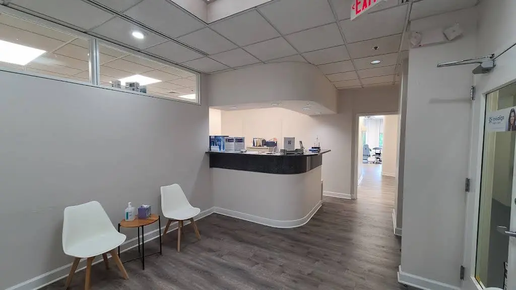 RISUS Orthodontics - Professional dental clinic exterior with modern facilities