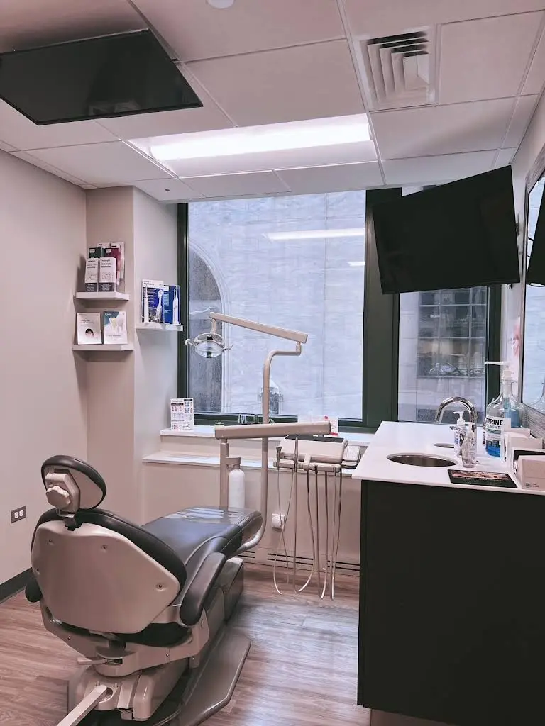 Grand Dentistry Loop - Professional dental clinic exterior with modern facilities