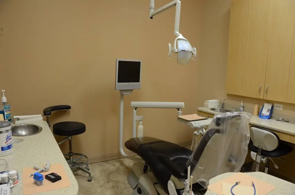 Stoffel & Tomazin Dental Associates - Professional dental clinic exterior with modern facilities