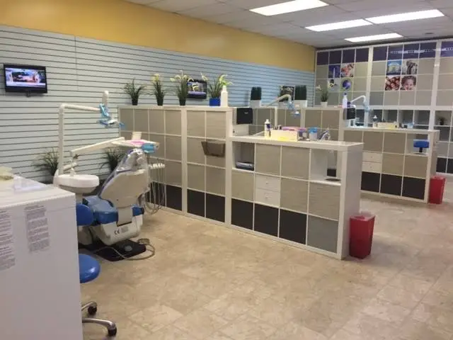 Smile Center Dental - Professional dental clinic exterior with modern facilities