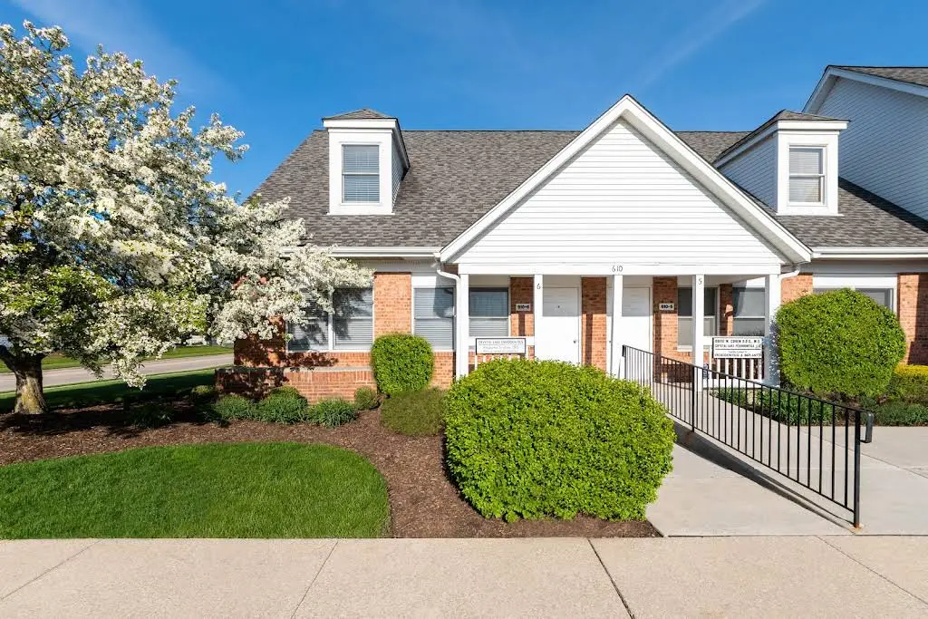 Crystal Lake Endodontics - Professional dental clinic exterior with modern facilities
