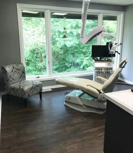 Moline Endodontics - Professional dental clinic exterior with modern facilities