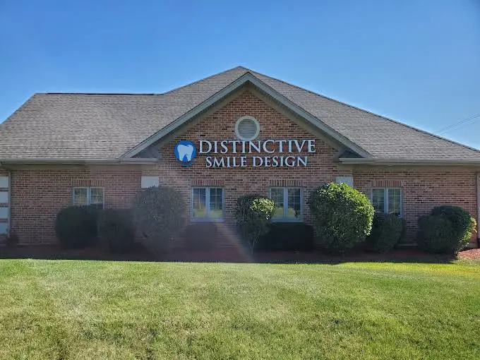 Distinctive Smile Design - Professional dental clinic exterior with modern facilities