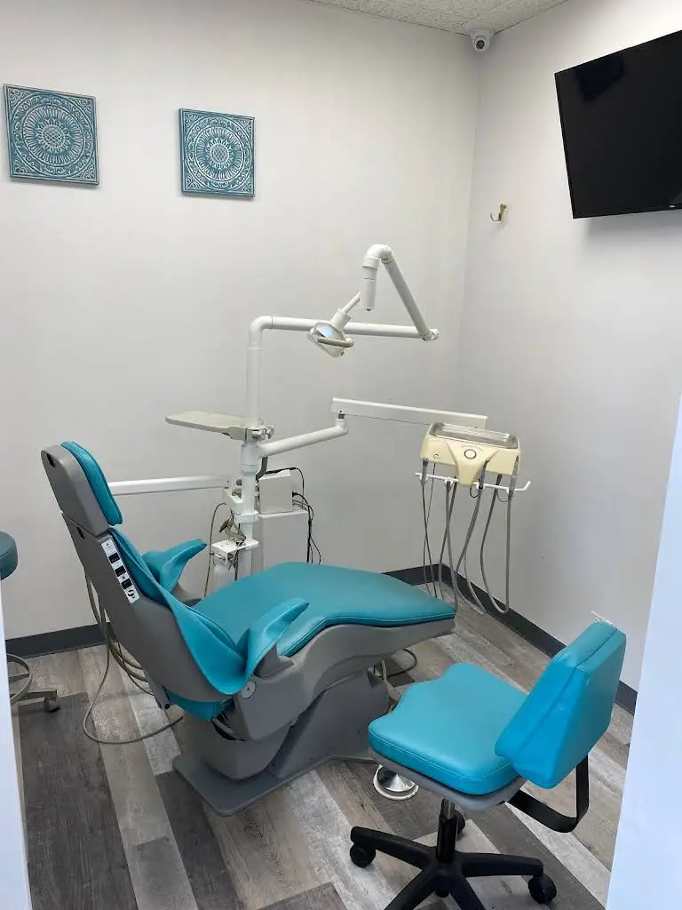 Amana Dental - Professional dental clinic exterior with modern facilities