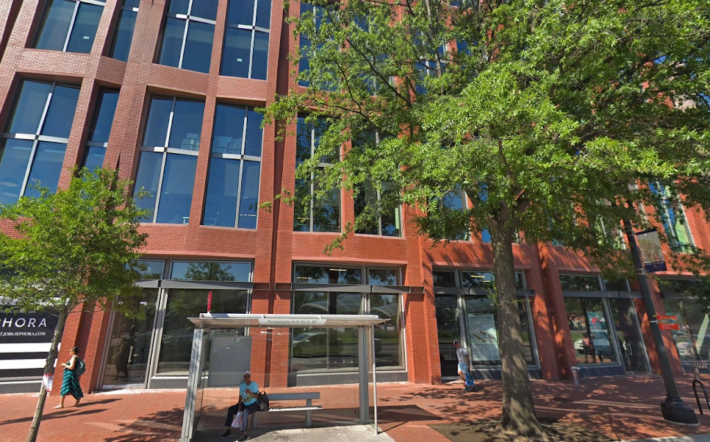 District Orthodontics - Professional dental clinic exterior with modern facilities