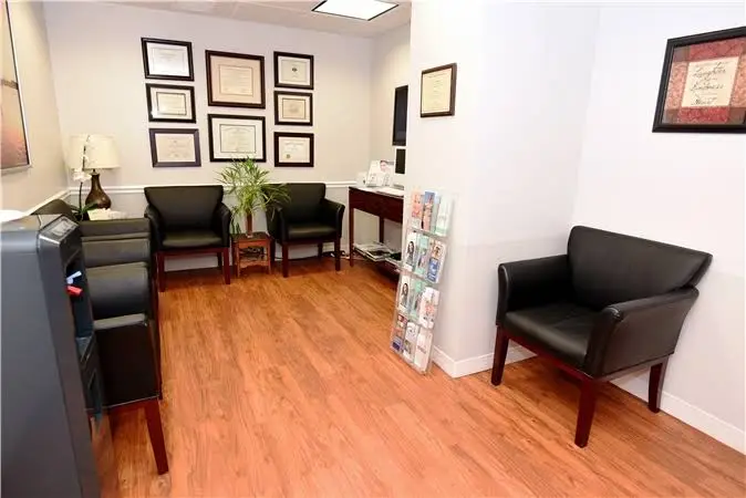 Alexandria Advanced Dentistry - Professional dental clinic exterior with modern facilities