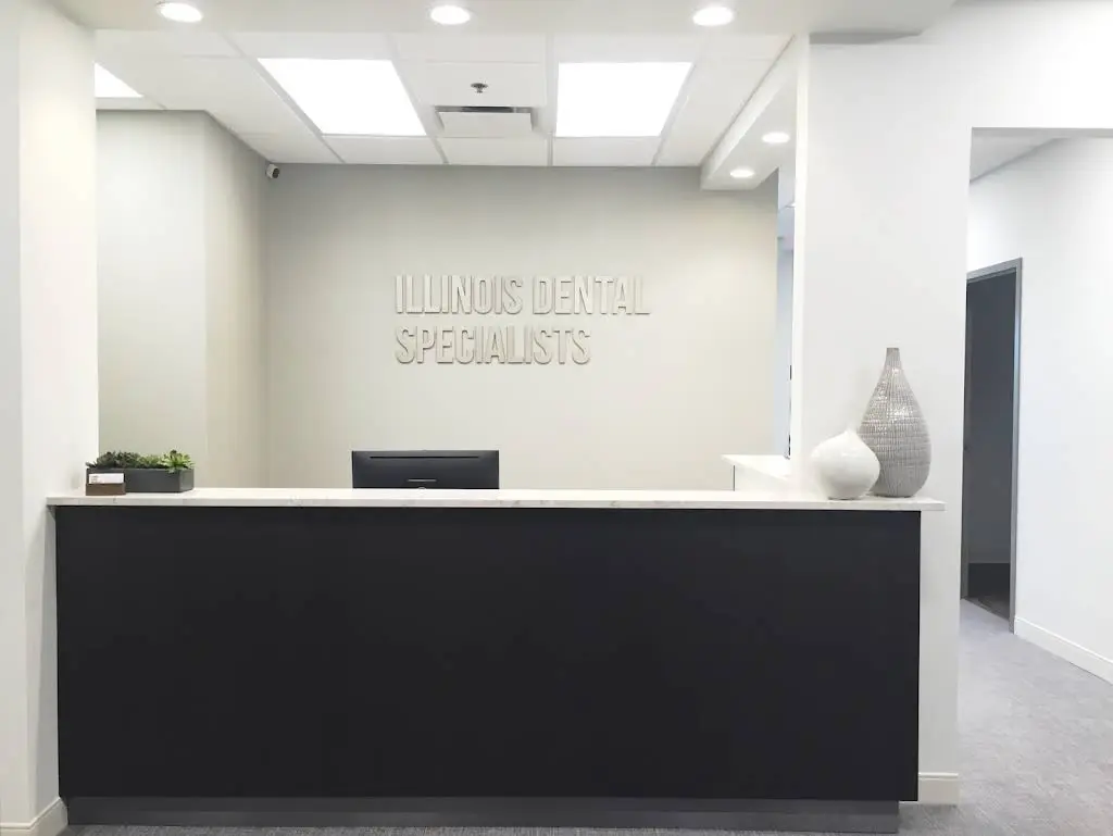 Illinois Dental Specialists - Professional dental clinic exterior with modern facilities