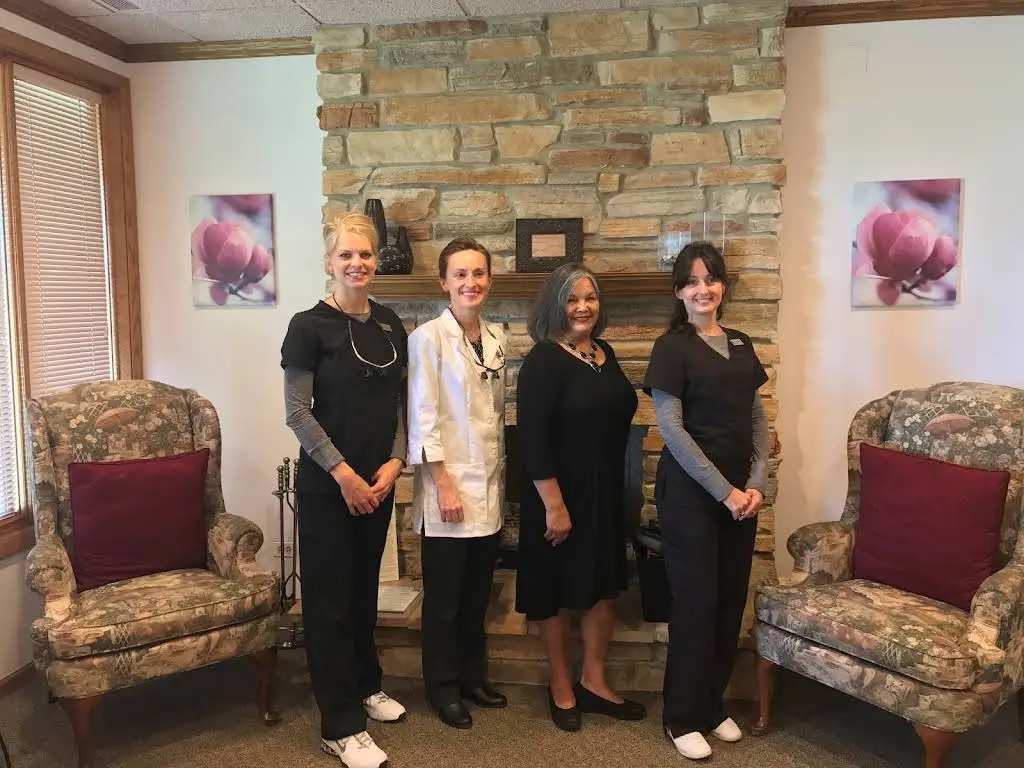 The Oaks Dental Center, Ltd. - Agnes Kumar, DDS - Professional dental clinic exterior with modern facilities