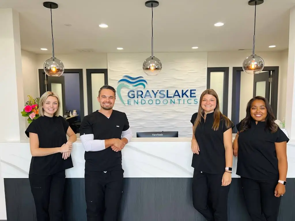 Grayslake Endodontics - Professional dental clinic exterior with modern facilities
