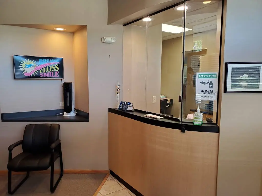 Gurnee Dental Care - Professional dental clinic exterior with modern facilities