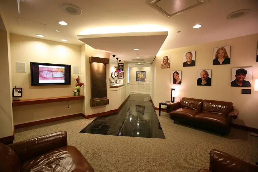 Benjamin S. Fiss, D.D.S. - Professional dental clinic exterior with modern facilities