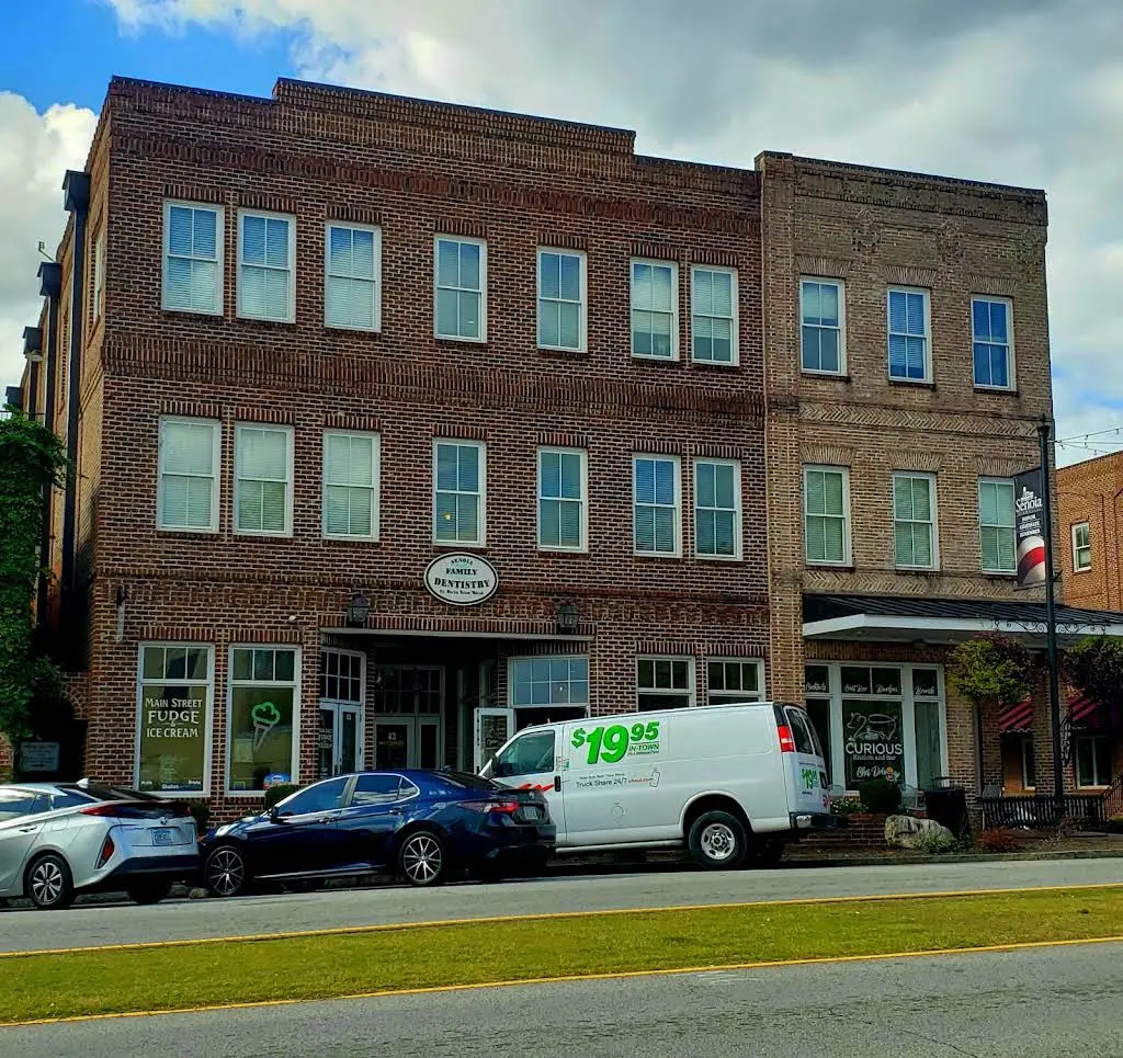 Senoia Family Dentistry - Professional dental clinic exterior with modern facilities