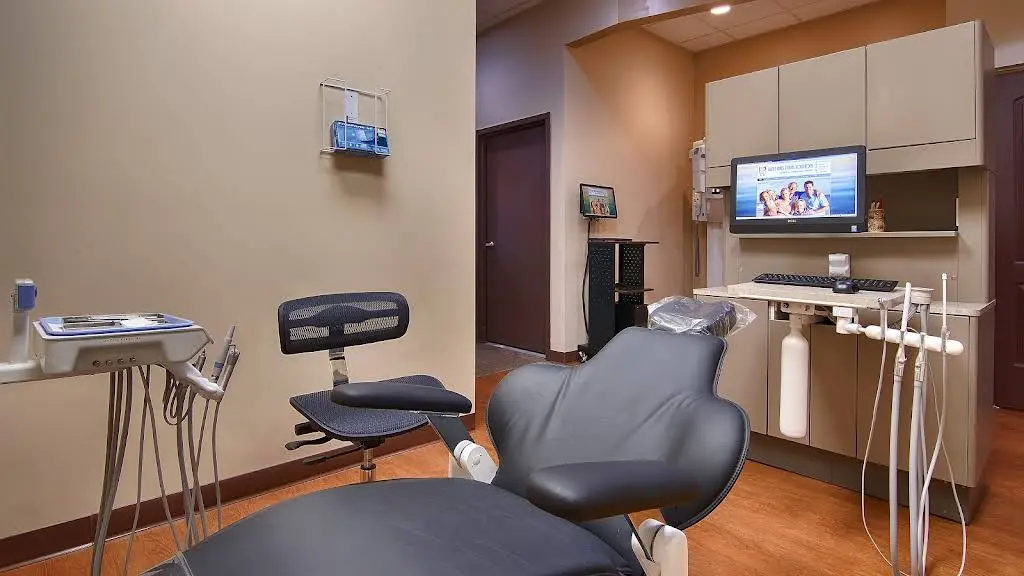 Great Lakes Dental Solutions - Professional dental clinic exterior with modern facilities