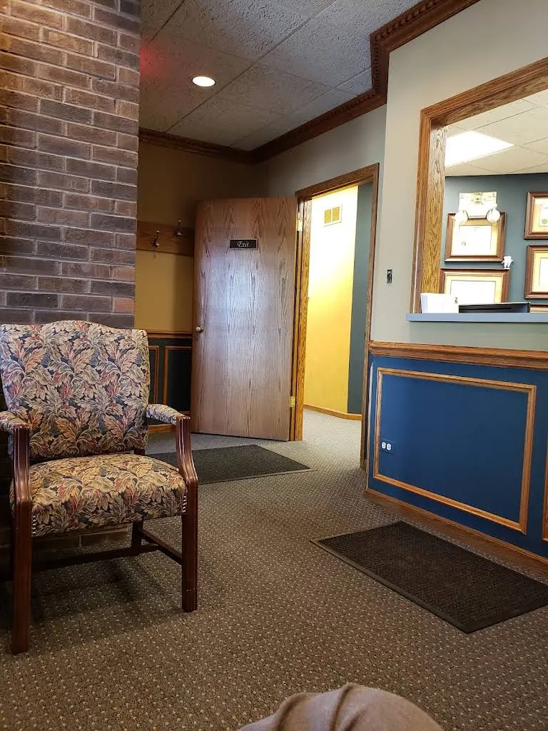 Raymond R Copeland, DDS, Ltd. - Professional dental clinic exterior with modern facilities
